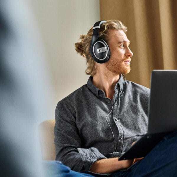 Sennheiser HD 599 SE Open-Back, Wired Over Ear Headphones, Premium Design, Natural Balanced Audio, Comfortable Fit for Music, Gaming, School, Work, Black