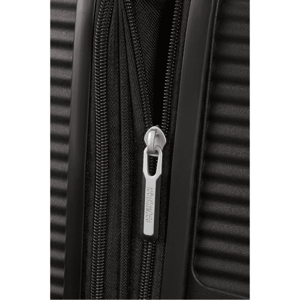 7 American Tourister Soundbox Spinner Check-in Suitcase, 77 cm