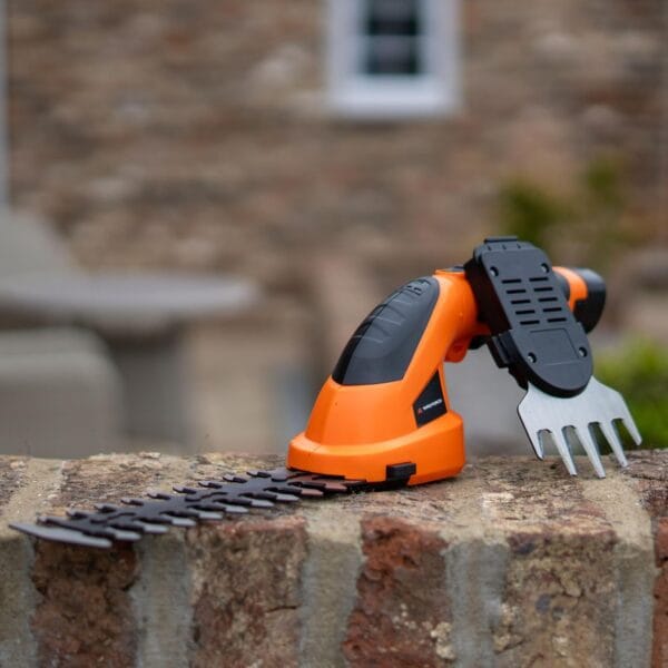 Yard Force 7.2V Cordless Edging Grass & Hedge Shear Set with Li-Ion battery and Charger - LH A17