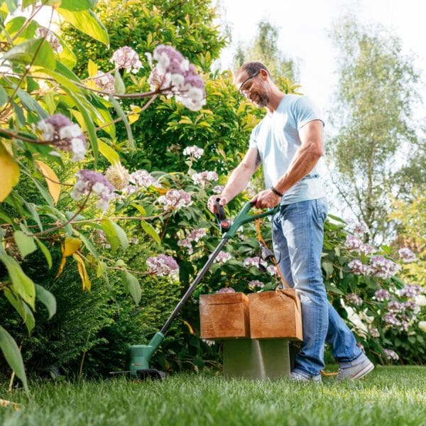 21V Cordless Strimmer, Telescopic Lightweight Grass Trimmer with 6xMetal Blades & 10xPlastic Blades